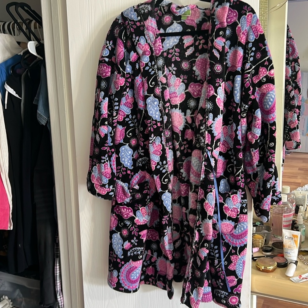 Vera Bradley small/medium robe paisley print purple and pink